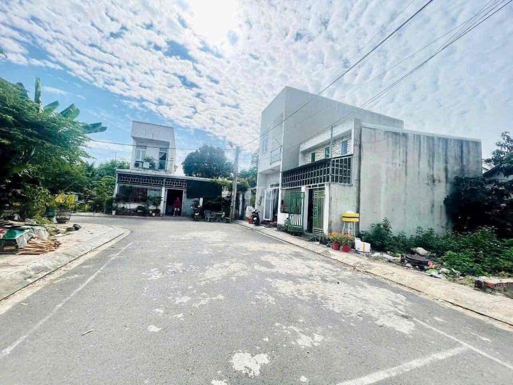 CHỦ CẦN BÁN 2550/50m2 ĐƯỜNG NHỰA XE HƠI TRÁNH NHAU - Gần Chợ LongPhuoc