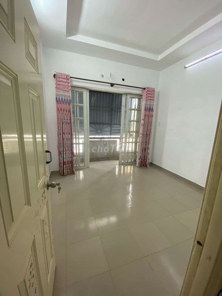 Bán nhà 2 tầng sát bên ngã năm Gò Vấp - 35m² - nhỉnh 3 tỷ