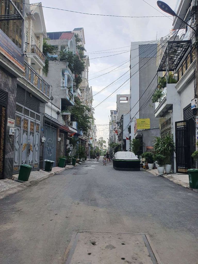Biệt thự dt 8x18 trệt 2 lầu khu nhà lầu nguyễn ảnh thủ giá 12.5T