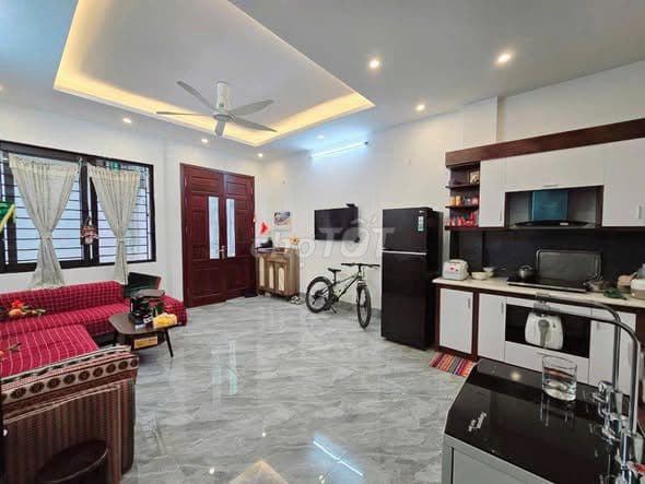 bán nhà 5T quận Cầu Giấy mặt tiền 4.8m
