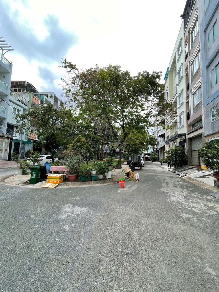 Nhà 2 mặt tiền trước sau đối diện Công viên Hoàng Tử - Chợ Lớn