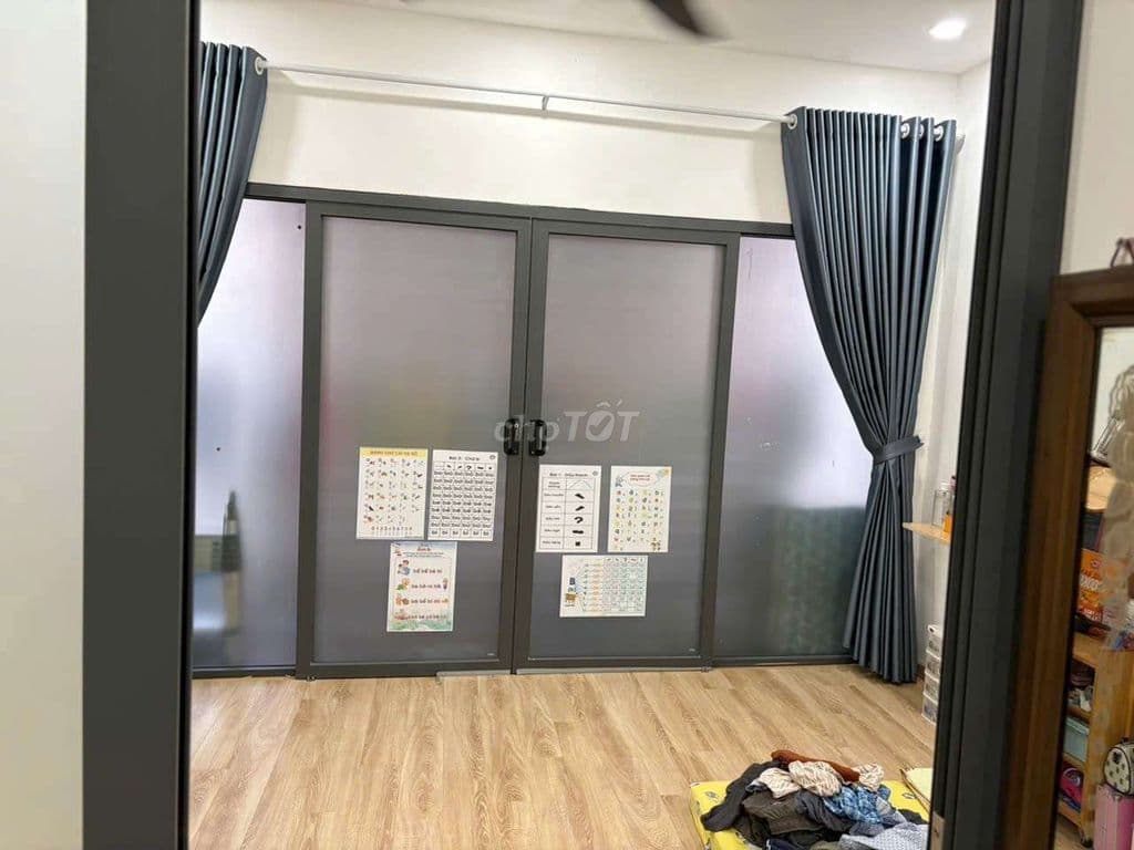 Bán Nhà Lạc Long Quân Phường Hòa Bình Quận 11 cũ. 45m2 1 lầu