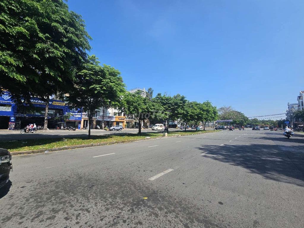 Đất biệt thự khu Tên Lửa 10x20m liền kề Aeon Mall. Giá 18 Tỉ nhỉn