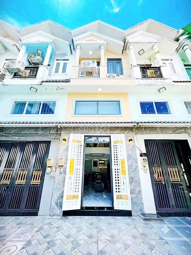 Nhà Gần trường Lâm Văn Bền 3 Tầng Ngay trung Tâm Nhà Bè
