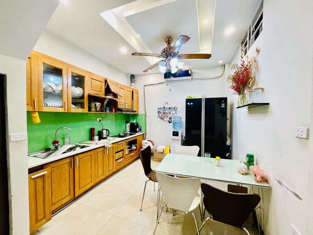 Lô góc Đội Cấn, 3 gác đỗ, gần oto, thoáng sáng full đồ ở luôn 38m*5T