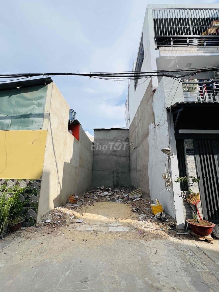 ĐẤT LỌT KHE