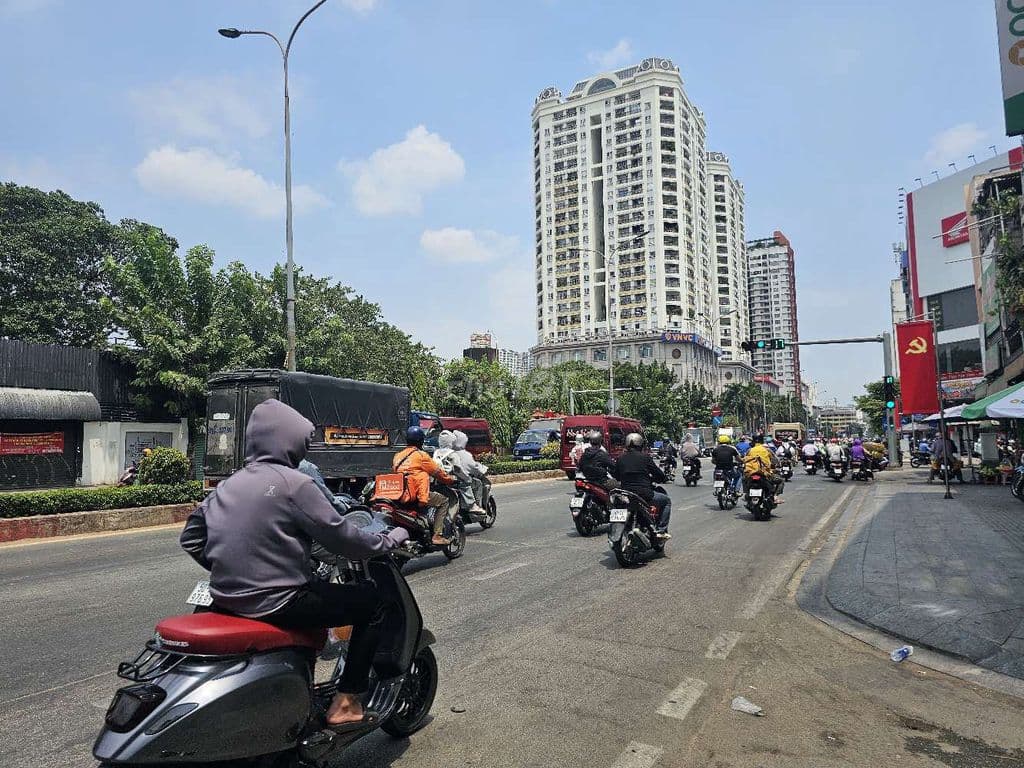 – KHUÔN ĐẤT VÀNG NGANG 10x20M CỰC VIP Lê Đại Hành - Ảnh 2