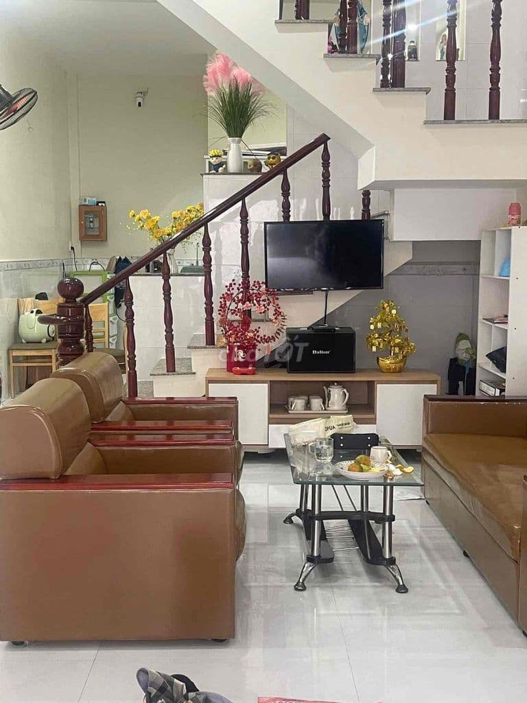 NHÀ PHỐ ĐÚC 1 LẦU 3 PHÒNG NGỦ HẺM 3.5M NGAY LÊ VĂN KHƯƠNG . QUẬN 12 - Ảnh 2