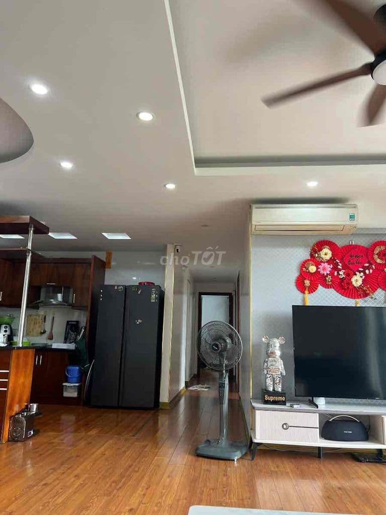 Bán TT Đặng Tiến Đông 75m nhà thoáng sáng, sân xe, oto đỗ cỗng