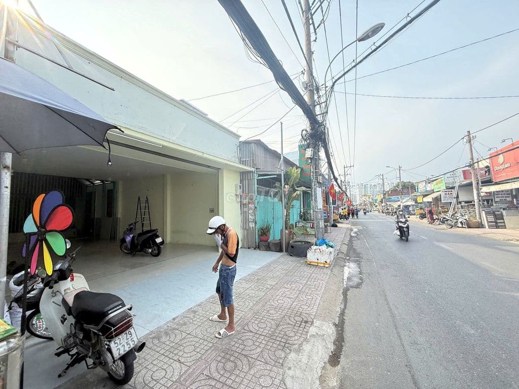 Bán nhà mặt tiền kinh doanh đối diện BV, trường cấp 3 - Ảnh 2