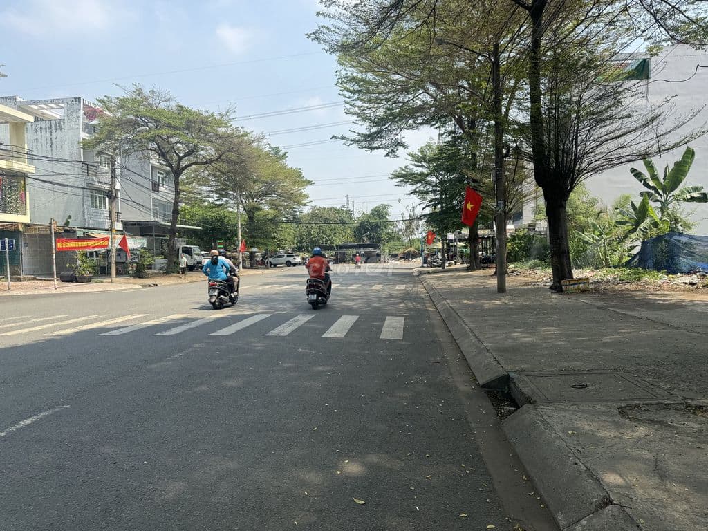 Bán lô đất 120m2 sổ đỏ cá nhân mặt tiền Phạm Thế Hiển 30m KDC Phú Lợi - Ảnh 3