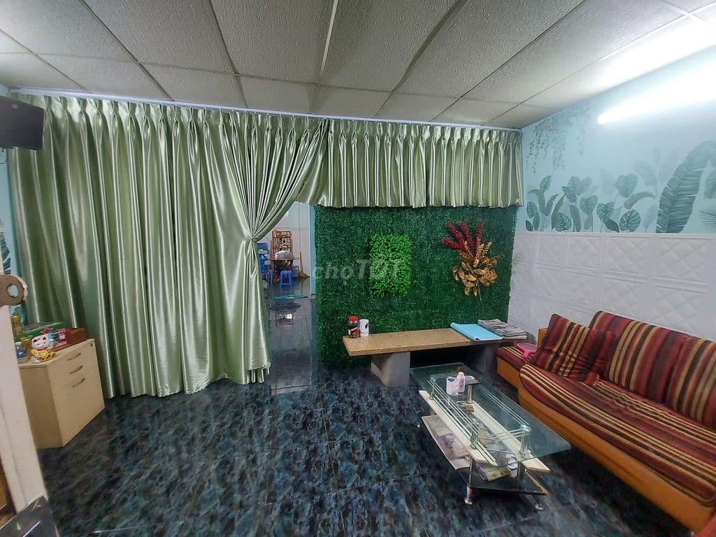 Bán nhà khu sân bay - DT 100M2 Sổ đẹp nở hậu. Chỉ nhỉnh 11 tỷ TL - Ảnh 3