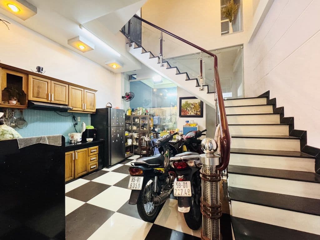 BÁN NHÀ THÀNH MỸ P.8 TÂN BÌNH GIÁP QUẬN 10 4 TẦNG 61m2(5 X 13.5) 7,9T - Ảnh 2