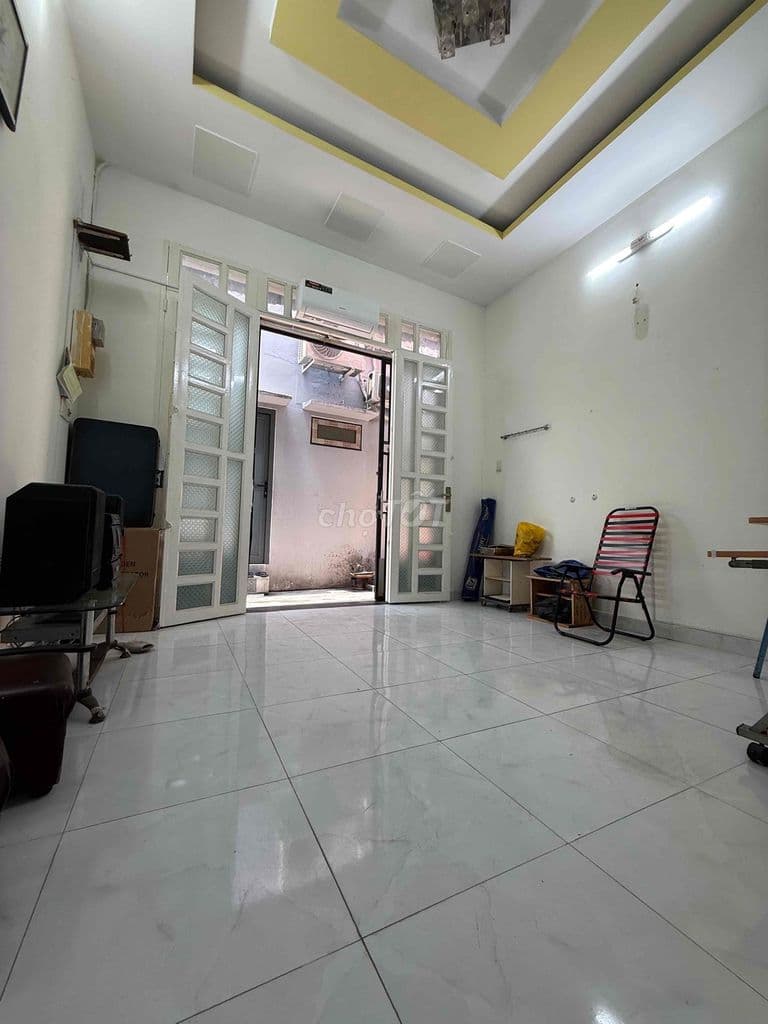 bán nhà 4 tầng. sổ đẹp. hoàng công đủ.giá tốt