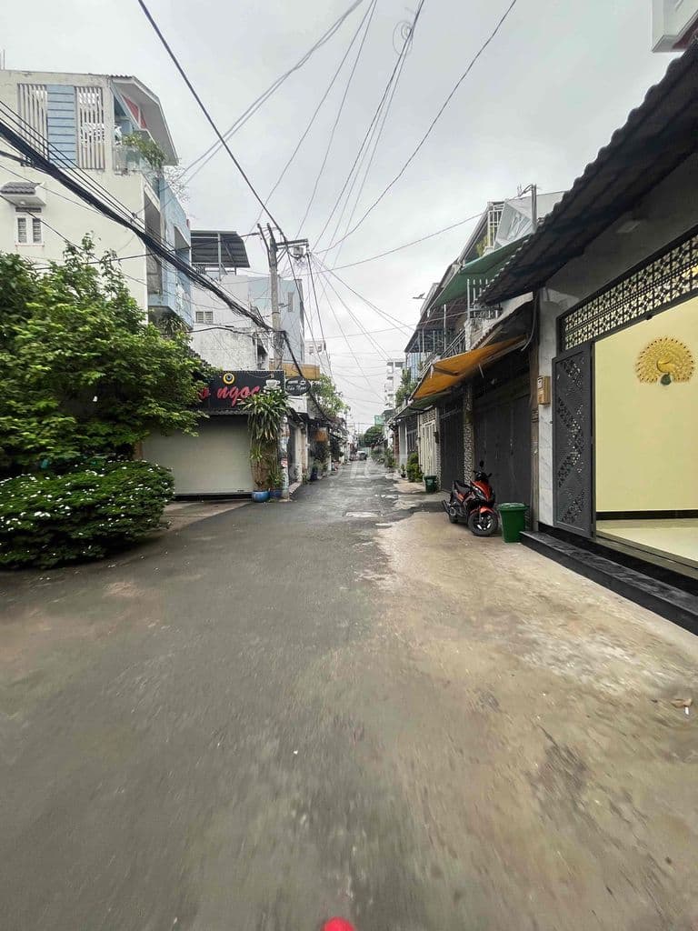 BÁN NHÀ TÊN LỬA , BÌNH TÂN, 60M2, HXH, CHỈ 5 TỶ, SHR,