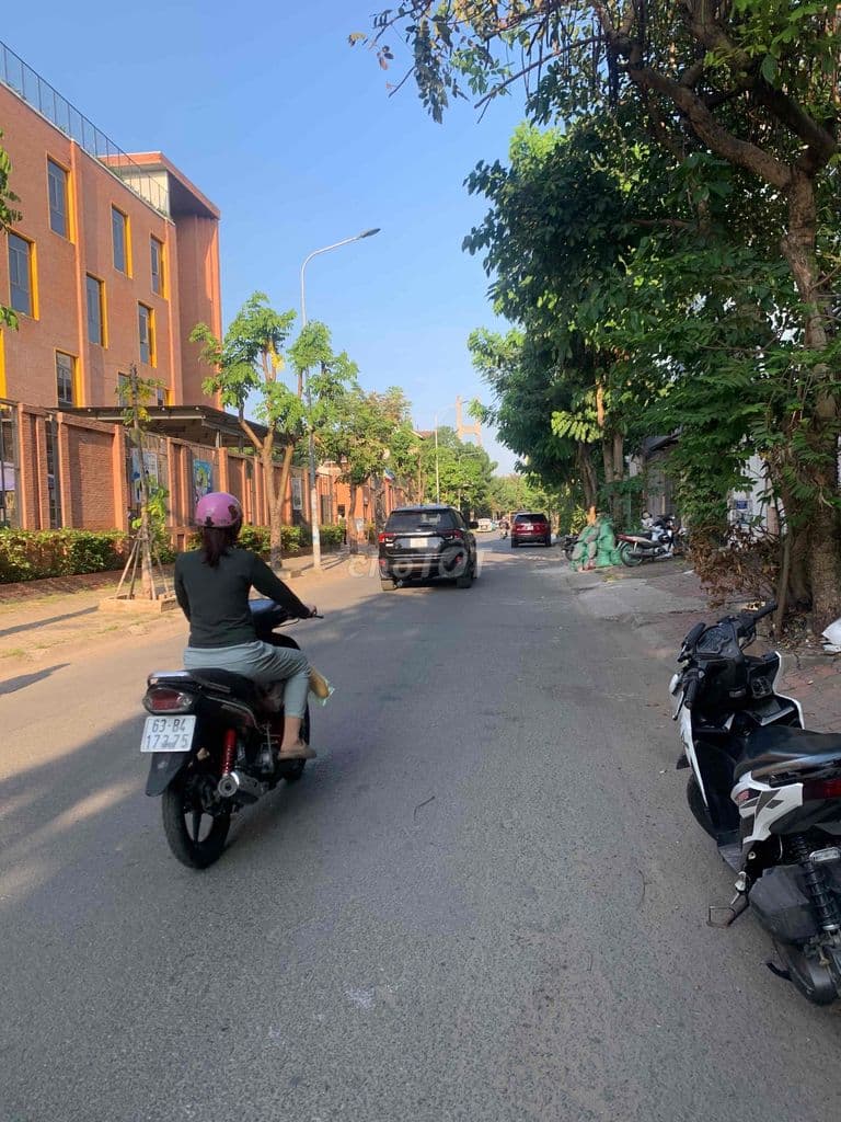 CHDV 5 TẦNG ĐƯỜNG TRẦN TRỌNG CUNG - QUẬN 7 , 12 PN - 120m2