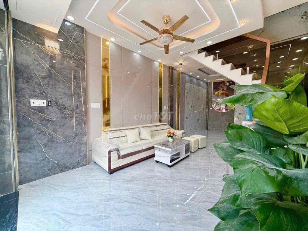 Mặt tiền nhánh Huỳnh Thị Hai, siêu rẻ. Sân đậu ô tô. - Ảnh 2