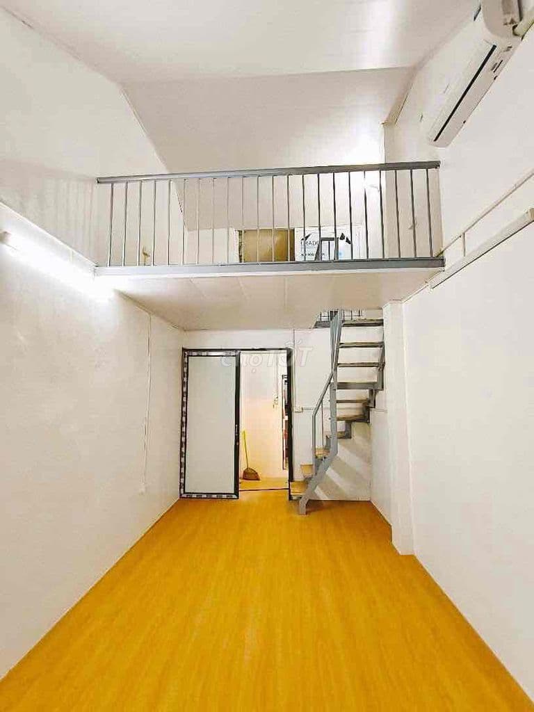 Hơn 2 tỷ có căn TT sổ hồng sát Khương Trung-Oto chân cầu thang-40m;2N