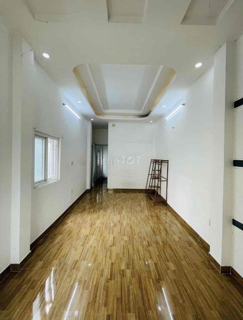 Bán gấp Mặt Tiền đường Nguyễn Biểu Q 5, ngang 4,4x20m 6 tầng