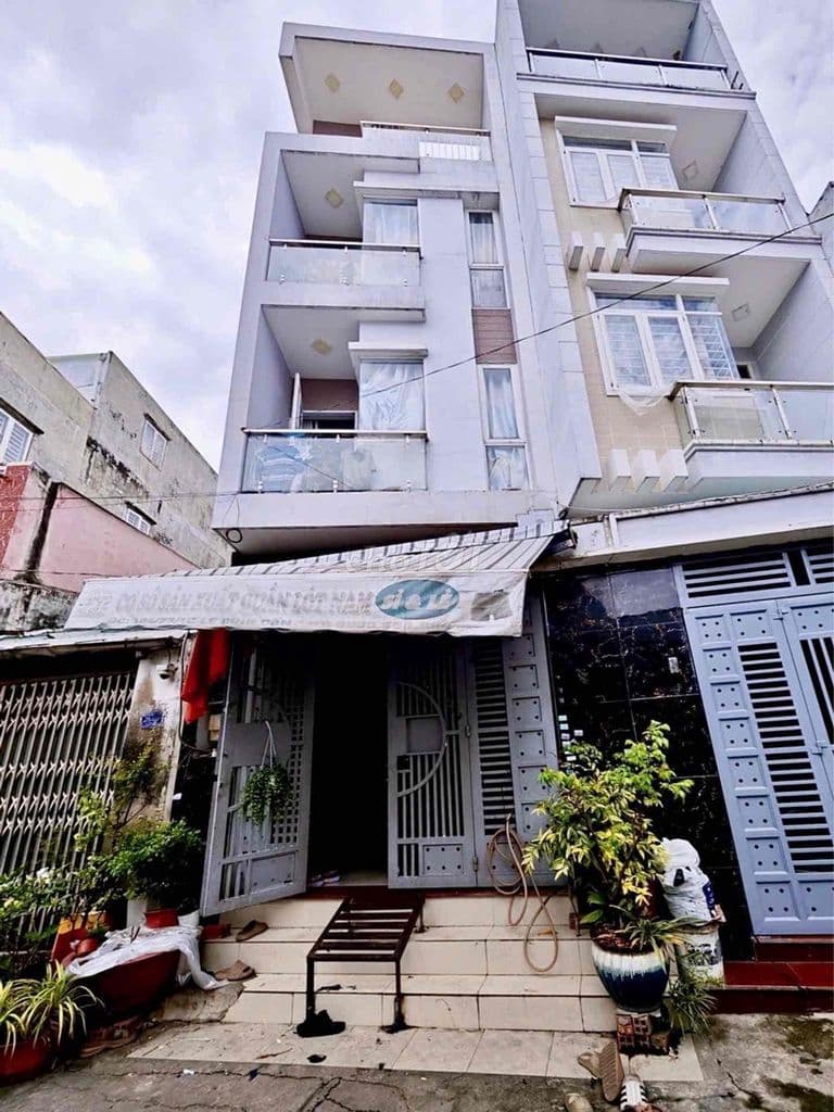 65m2(4.2x16), 4 tầng, hẻm xe hơi, ngay chợ Lê Đình Cẩn Biình Tân