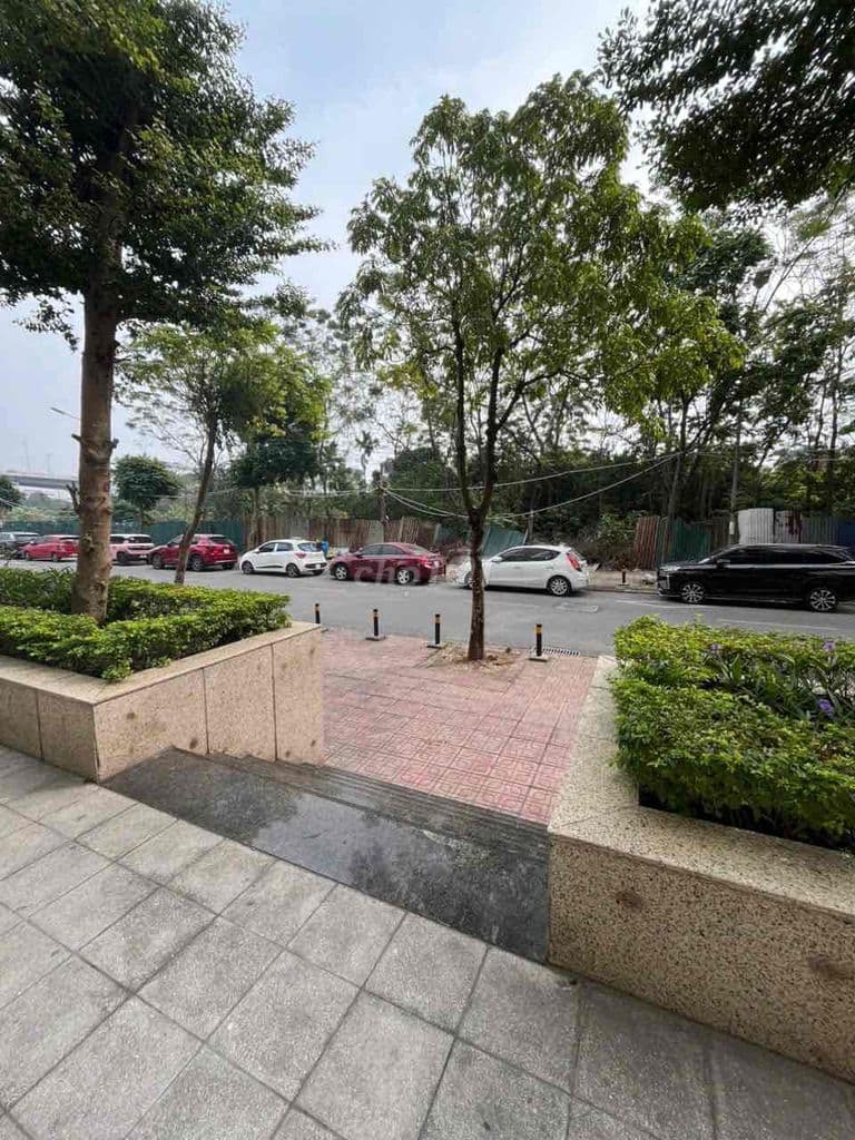 Bán chân đế chung cư Homeland Thượng Thanh, 2sàn, kinh doanh sầm uất