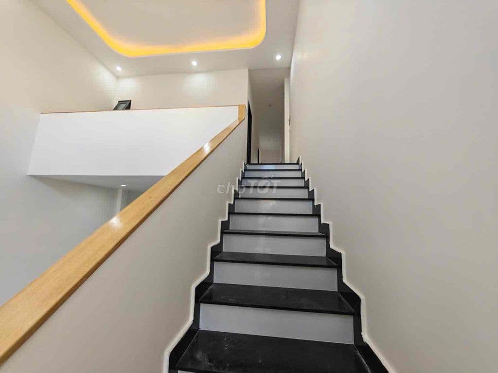 cần bán căn nhà mới xây