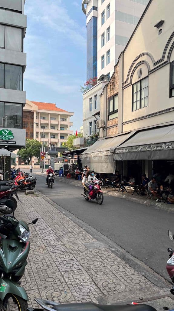 chung cư tầng trệt mặt tiền đường Nguyễn án Q5