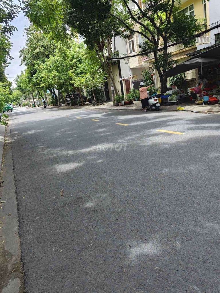 Bán nhà mặt tiền đường số 40 KDC TQĐ Quận 7. - Ảnh 2