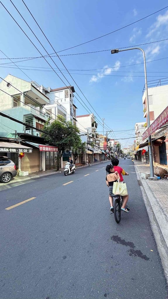 NGAY BÁNH MÌ TUẤN MẬP VIP VƯỜN LÀI 26M2 CHỈ 2 TỶ NHỈNH