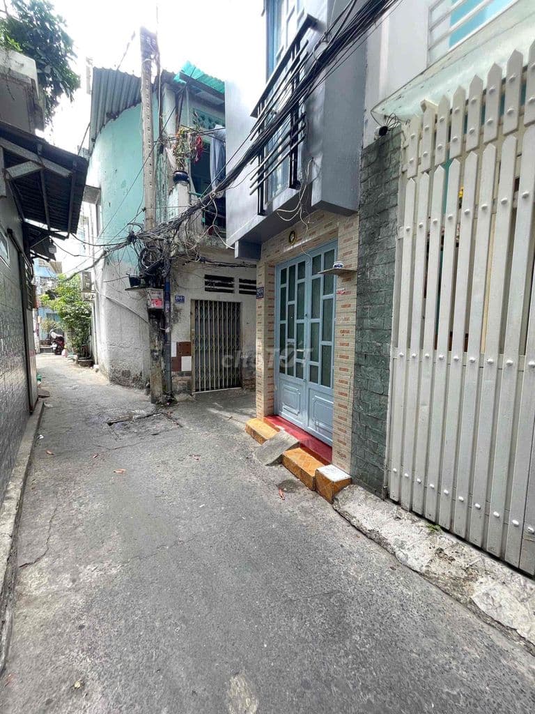 Chỉ hơn 2 Tỷ có nhà trệt 2 lầu sân thượng 15m2 sử dụng cách mt vài can - Ảnh 3