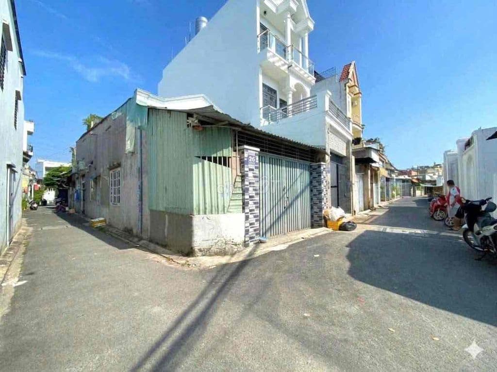 Nhà mặt tiền hẻm thông gần chợ 03 - 07 TCH Q12