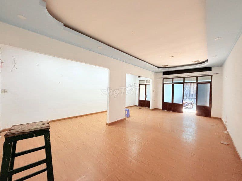Nhà Nguyễn Hồng Đào, khu Bầu Cát, 8.8 tỷ, 102m2 A4, 2 tầng, ngang 6m