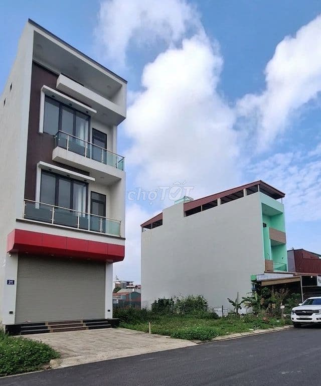 Tôi muốn bán mảnh đất Sóc Sơn 100m2 giá hơn 950 tr, chính chủ, sổ đỏ