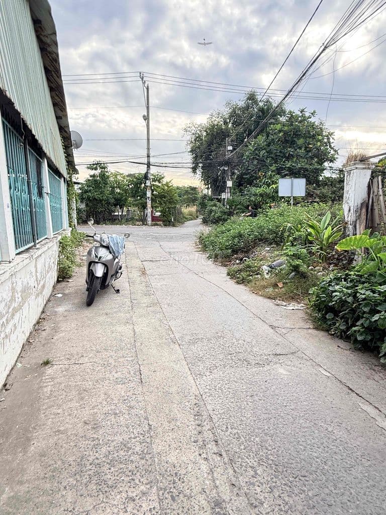 Chủ gửi 🤝 Đất Sổ Hồng riêng 7x19 có 98m2 thổ cư. Khu dân cư , sau căn - Ảnh 3