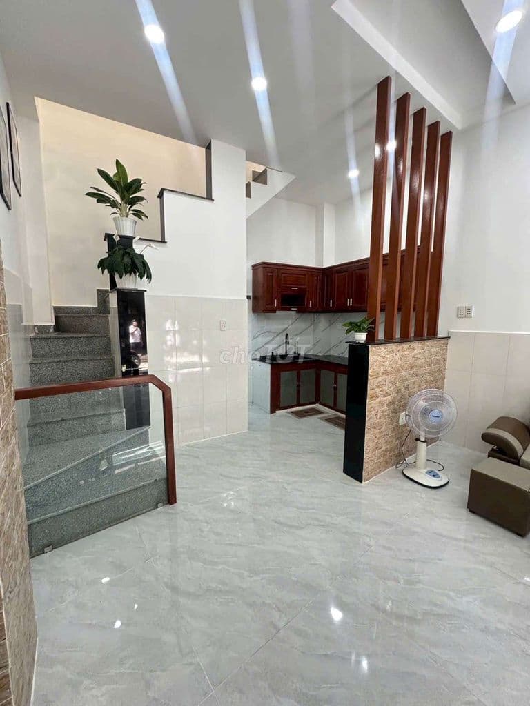 Nhà đẹp hxh cách 1 căn ra đường Mã Lò, vài phút ra ngã 4 bốn xã. - Ảnh 3