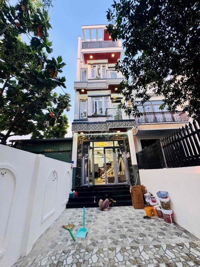 nhà mặt tiền buôn bán xây chắc chắn tặng full nội thất