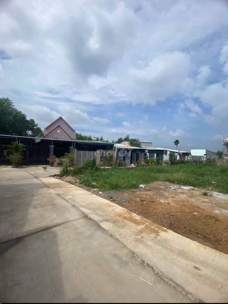 Chủ cần tiền bán gấp lô đất Tân Thông Hội ,120m2 1,3 Tỷ Sổ Hồng Riêng
