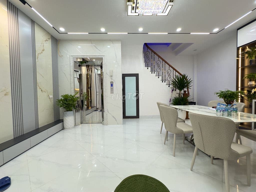 Nhà Lô góc đầu Phố Tam Trinh-Cầu Mai Động. MB40m2*5T thang Máy, MT6.2m