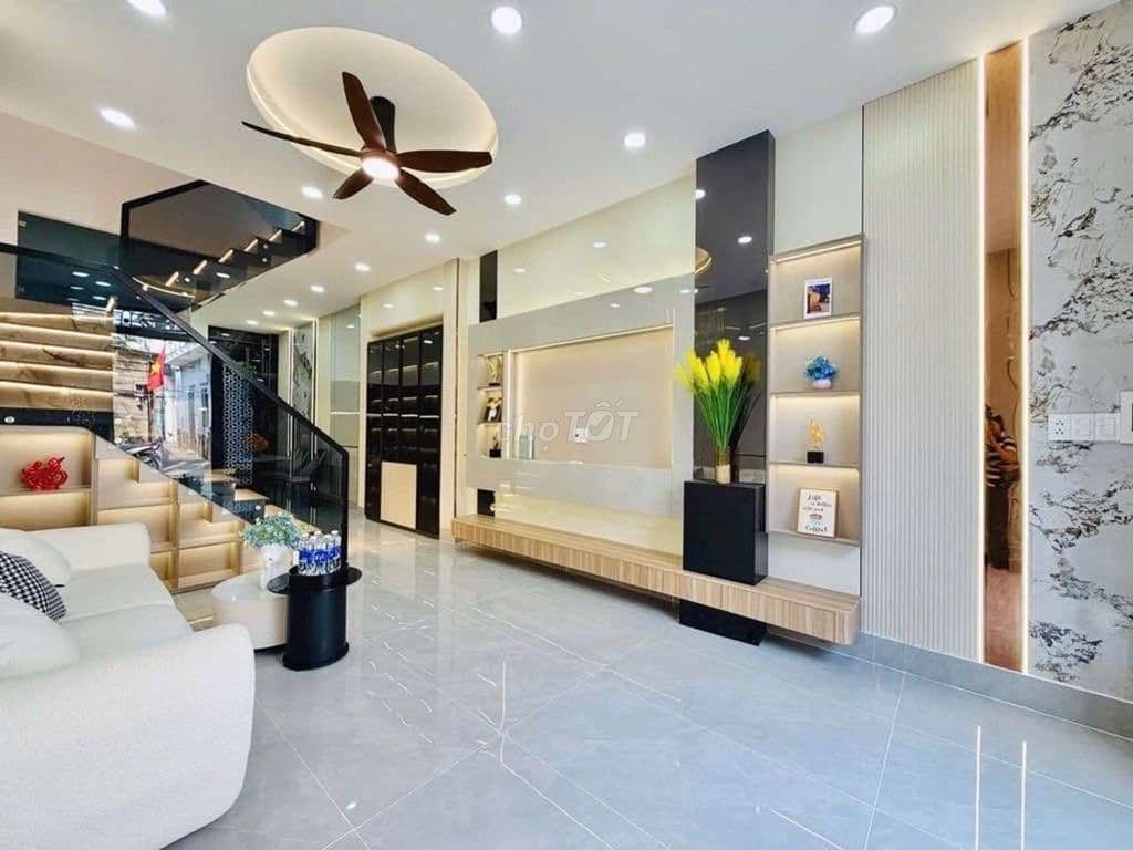 Nhà đẹp, hẻm xe tải chỉ 6,85 tỷ, 3 tầng ngay Emart - Ảnh 3