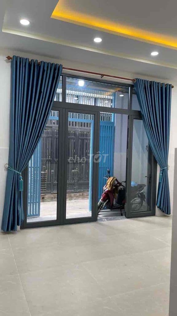 Nhà 6x15 sau lưng Giáo sứ Tân Hưng