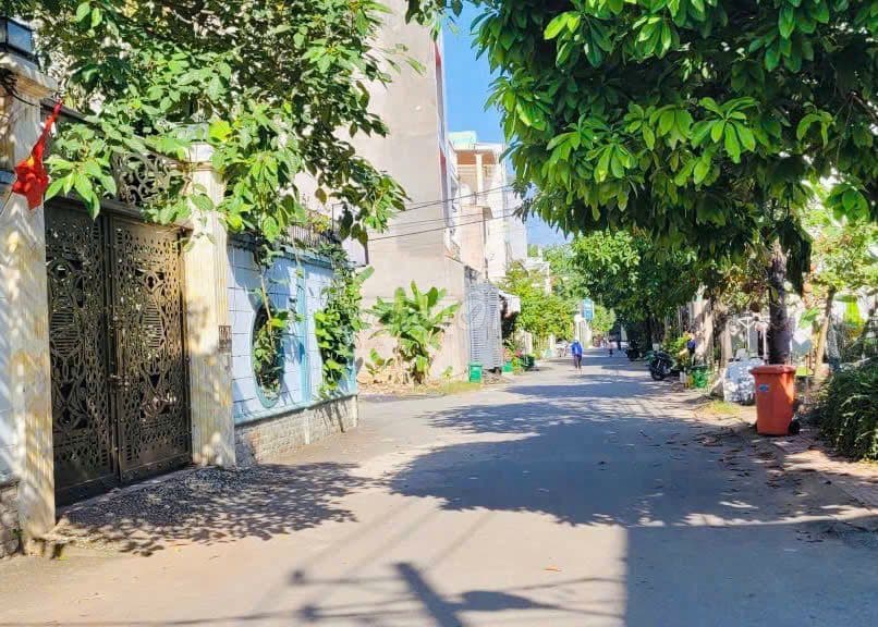 Bán đất hẻm nhựa gần melosa Khang Điền, thích hợp tích lũy tàisản và ở