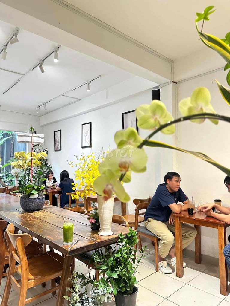 Sang quán cà phê tt sát cầu thị nghè q1