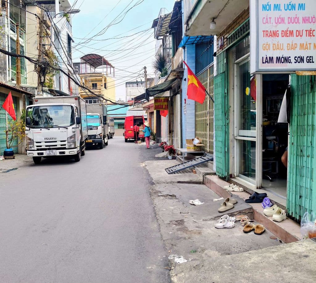 Mặt tiền 5.3m đường thông 8m xe tải tránh Phạm Văn Đồng - Ảnh 2