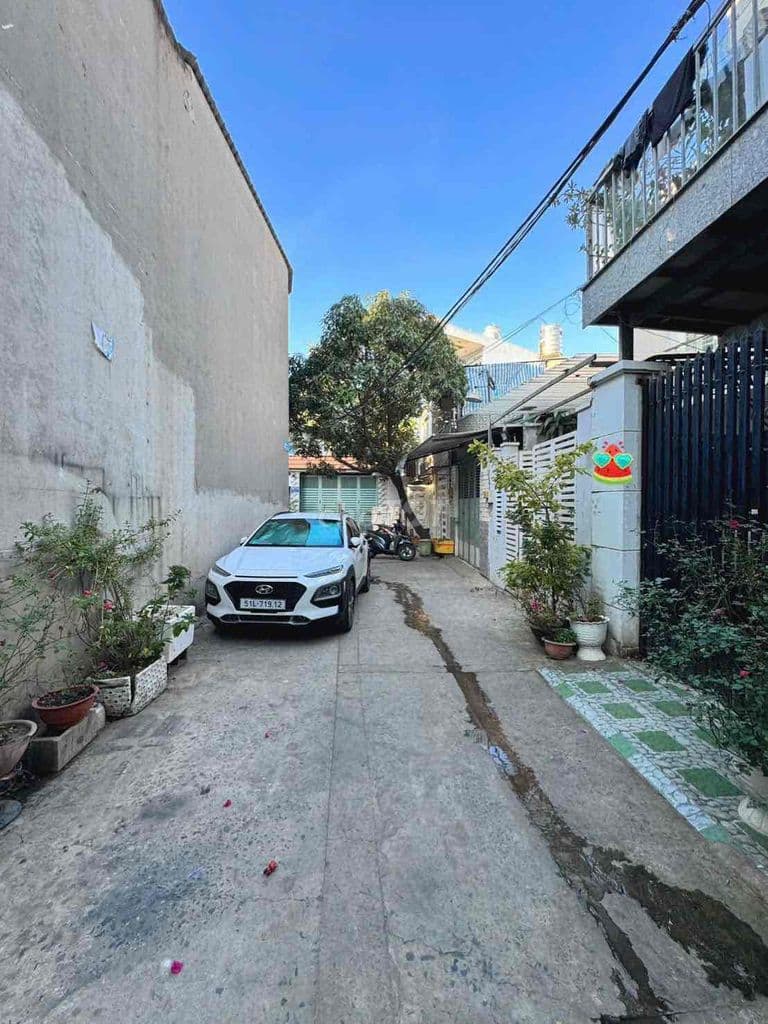 Dt: 4x11, nhà có 1 lầu đúc, hẻm xe hoi đường Mã Lò - Ảnh 3