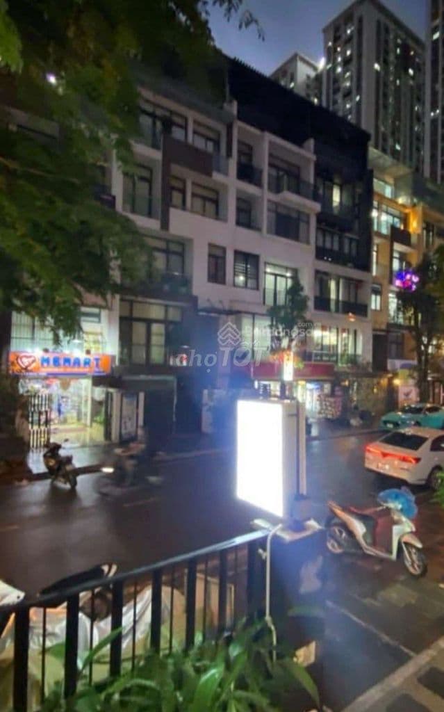 Tôi cần bán nhà Liền Kề HDMoon Mon City Mỹ Đình . 5tầng thang máy.