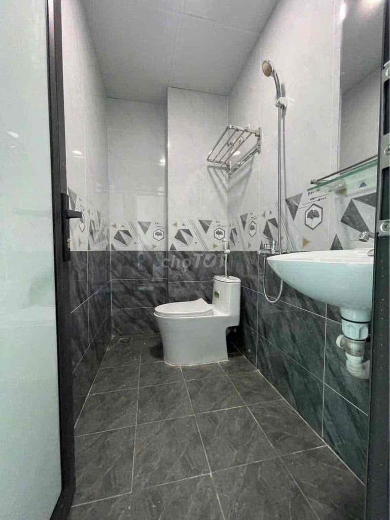 3,3 tyr Nhà mới 40m2 cạnh trường ĐH thể dục thể thao - Ảnh 3