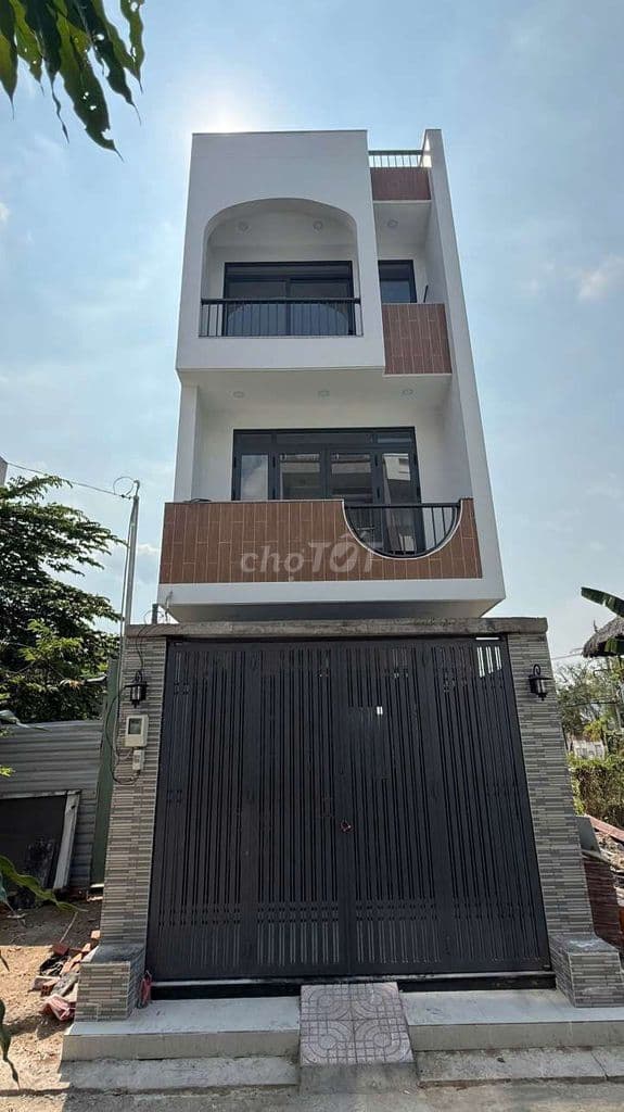 NHÀ BÁN PHƯỜNG LONG TRƯỜNG Ô TÔ NGỦ TRONG NHÀ - 4 LẦU 4PN KDC VHOA