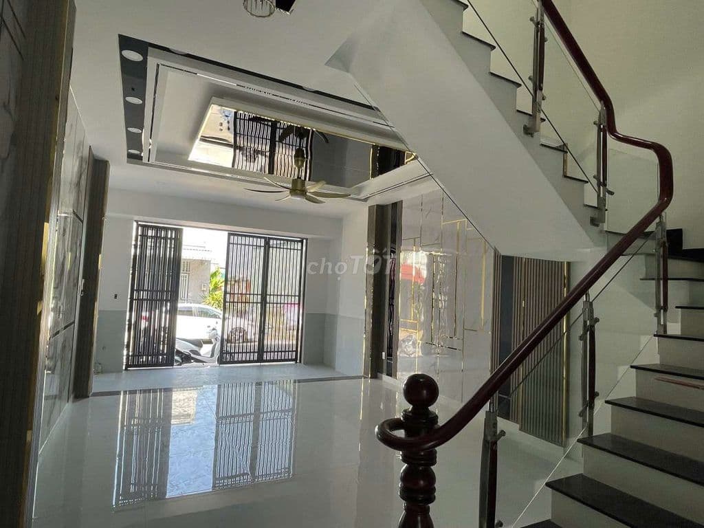 Giảm Giá Bán Nhanh Nhà 1 Trệt 2 Lầu Đẹp 5x15m Trong KDC Thành Sơn - BĐ - Ảnh 2