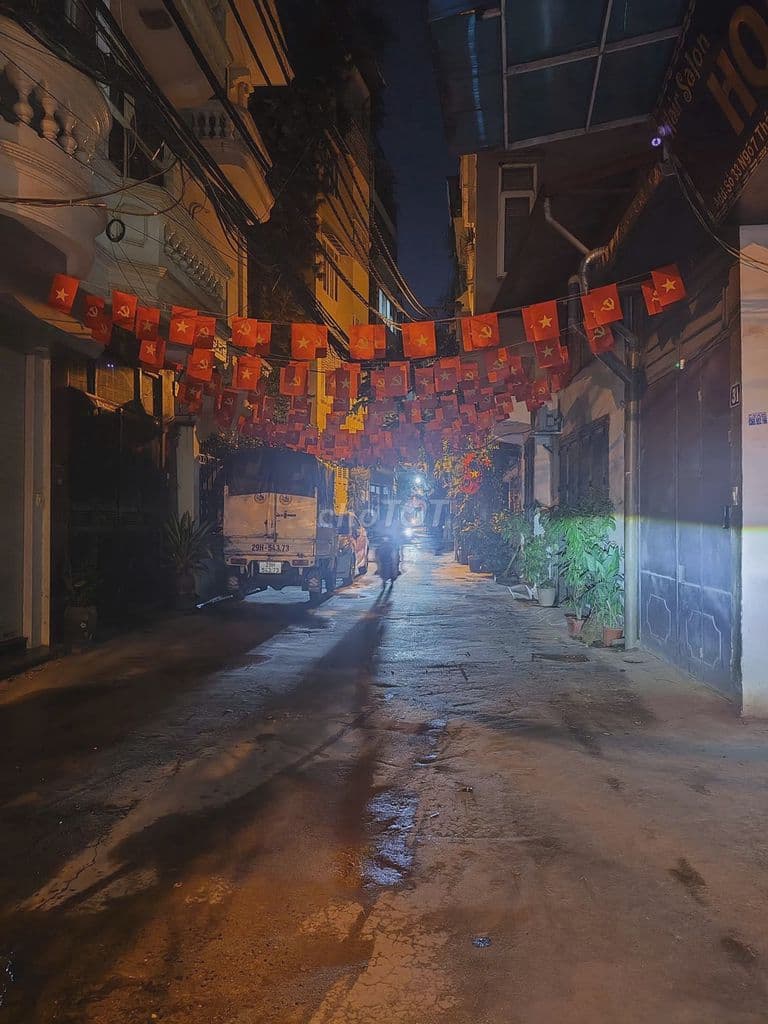 Ô TÔ VÀO NHÀ - KINH DOANH - GẦN PHỐ - SỔ VUÔNG ĐẸP - Ở SƯỚNG - QH ỔN