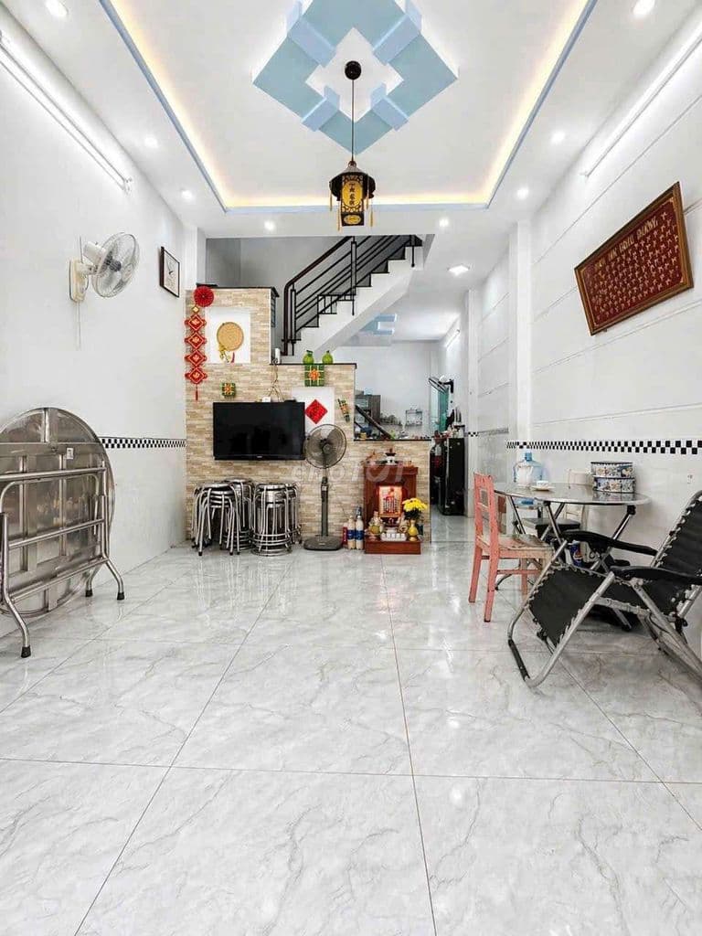 Hạ Giá 200 Triệu, Bán nhà đường Lê Văn Quới đúc 1 trệt 3 lầu - Ảnh 2